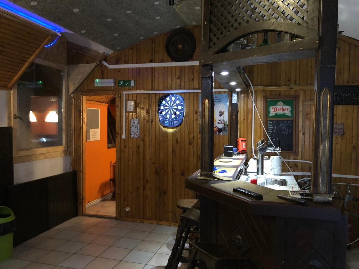 Whole Basemenet Former Pub4 Stag Do/Hen Party Будапеща Екстериор снимка