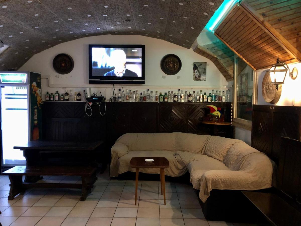 Whole Basemenet Former Pub4 Stag Do/Hen Party Будапеща Екстериор снимка