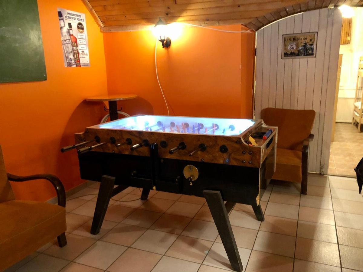Whole Basemenet Former Pub4 Stag Do/Hen Party Будапеща Екстериор снимка