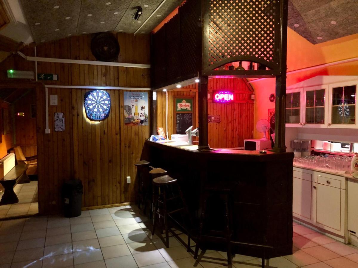 Whole Basemenet Former Pub4 Stag Do/Hen Party Будапеща Екстериор снимка