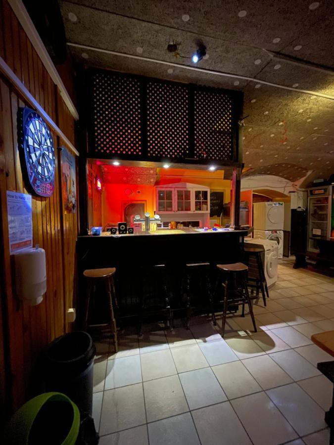 Whole Basemenet Former Pub4 Stag Do/Hen Party Будапеща Екстериор снимка