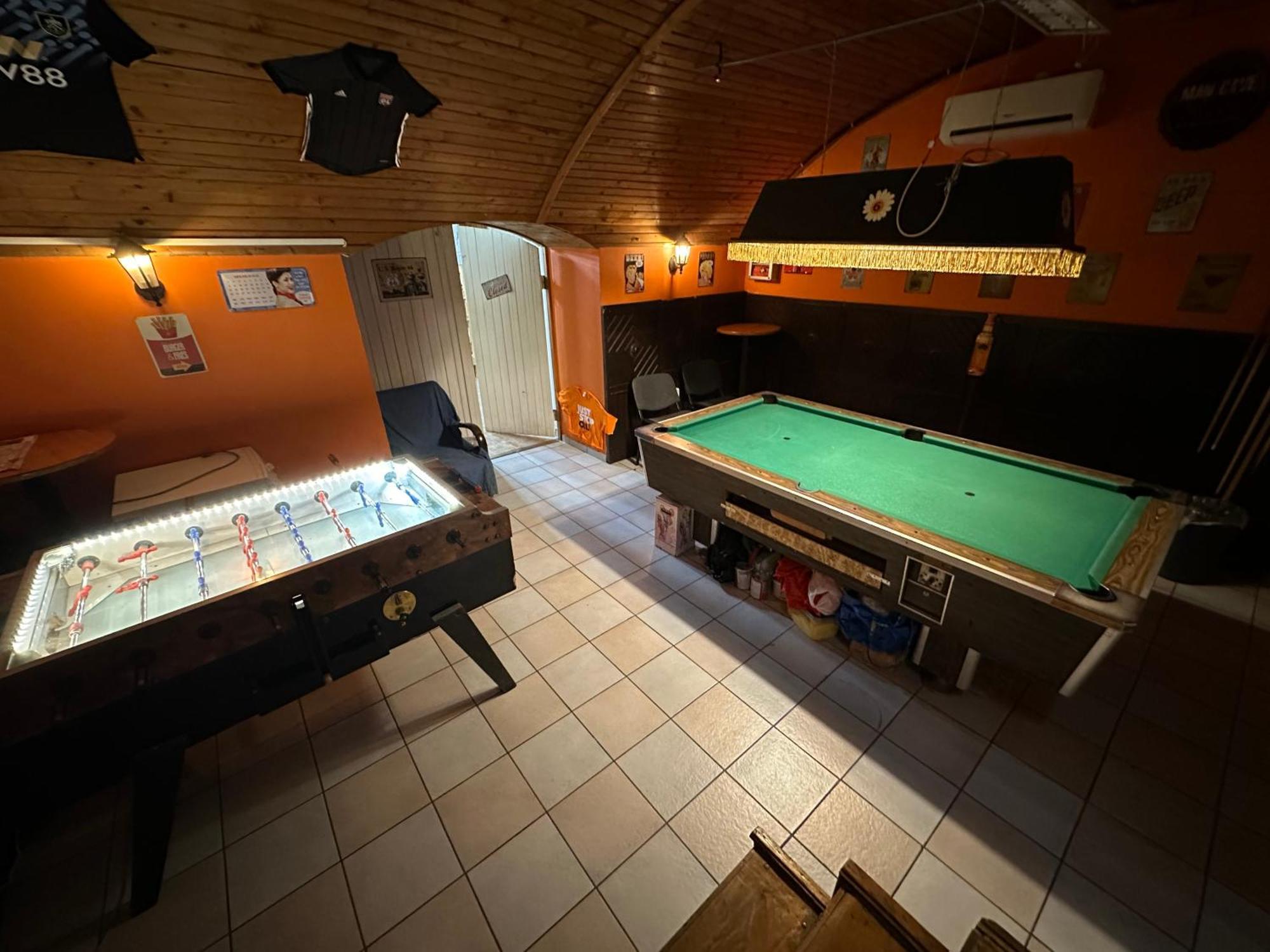Whole Basemenet Former Pub4 Stag Do/Hen Party Будапеща Екстериор снимка